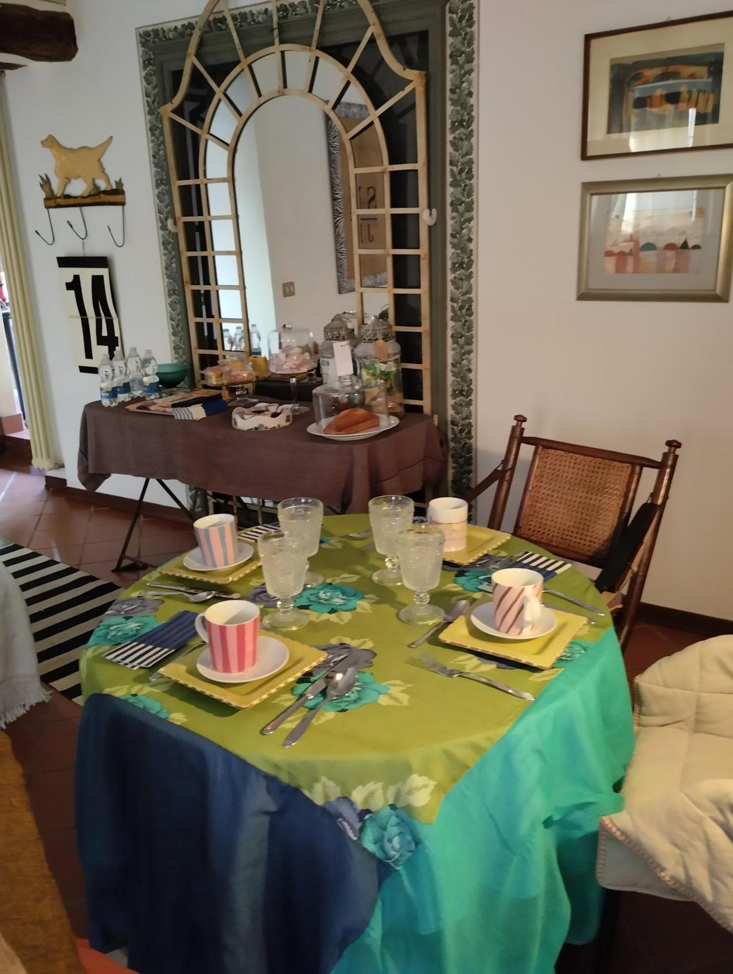 Il cortiletto Bed and Breakfast Quartiano Esterno foto